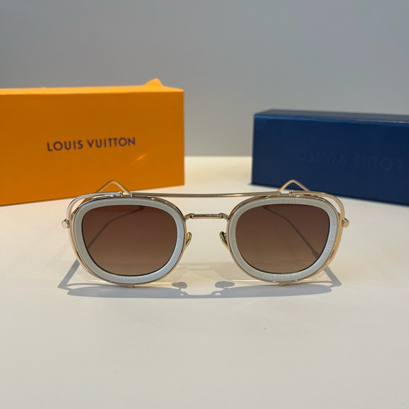 Солнцезащитные очки Louis Vuitton золотистая оправа