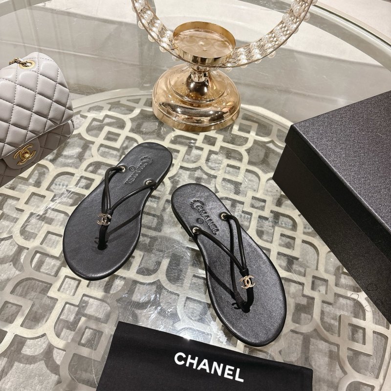 Женские черные шлепанцы с логотипом Chanel