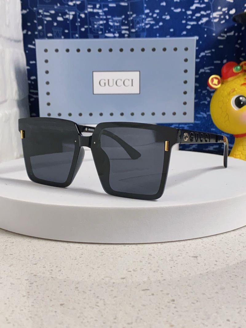 Солнечные очки Gucci черные квадратные