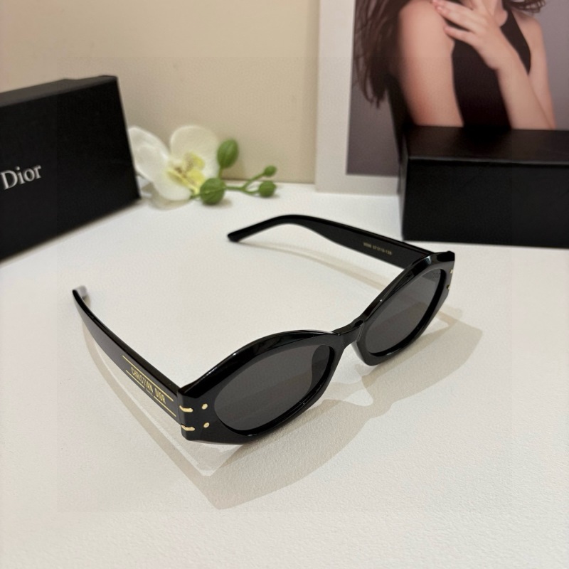 Черные солнцезащитные очки Christian Dior
