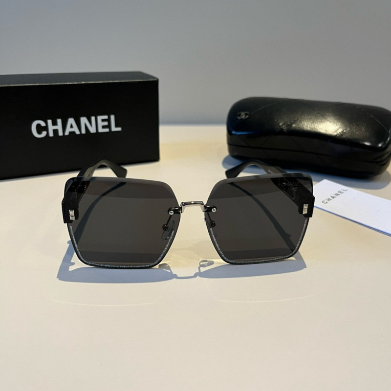 Солнцезащитные очки квадратной формы Chanel