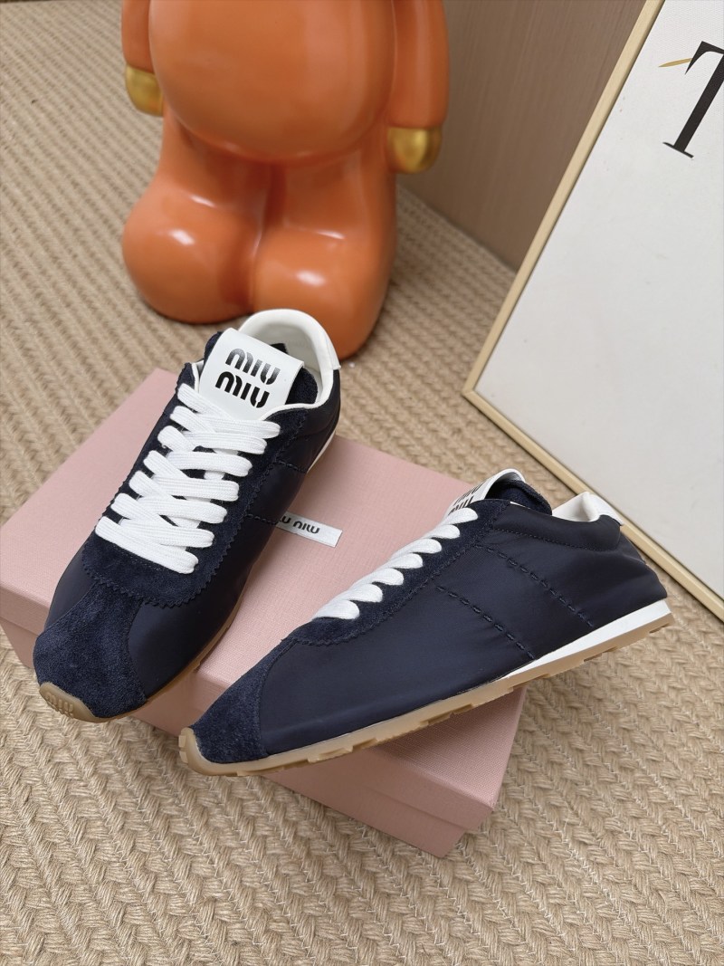 Женские кроссовки Miu Miu с логотипом