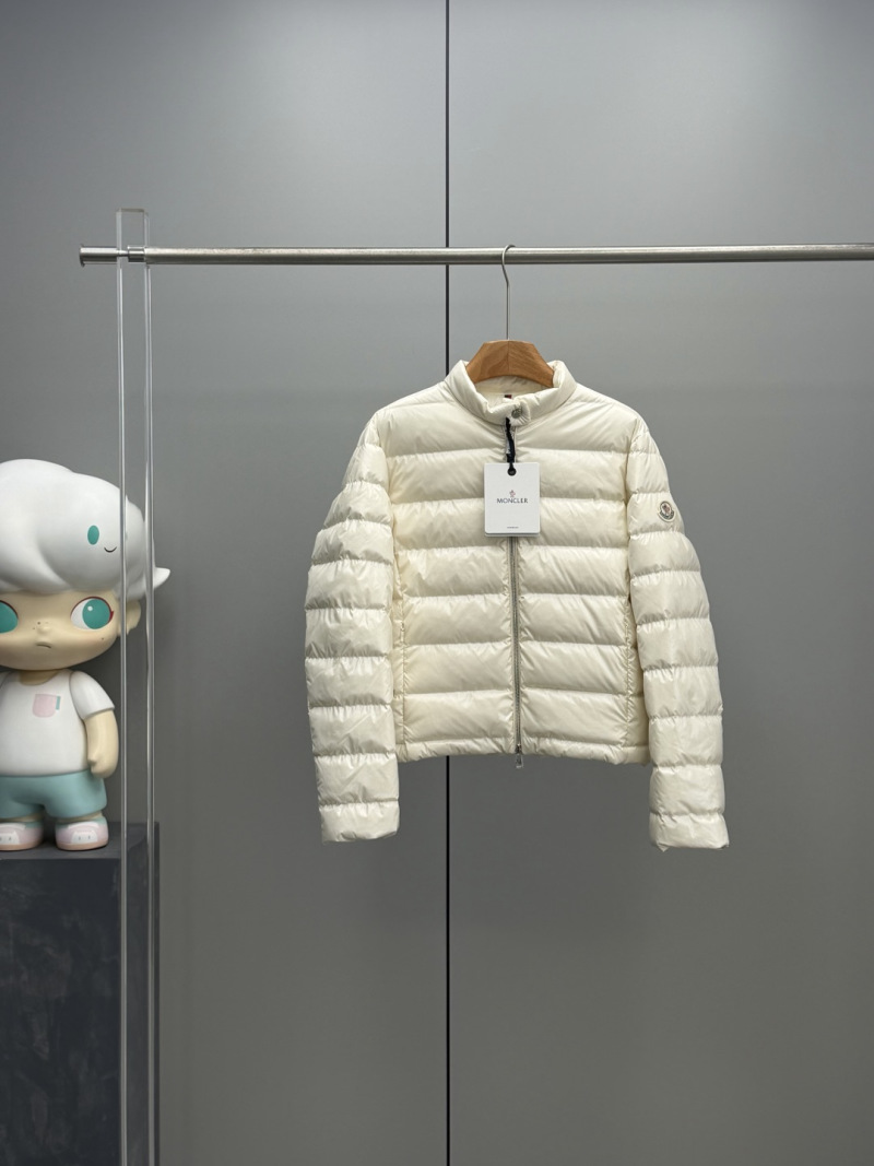 Пуховик Moncler