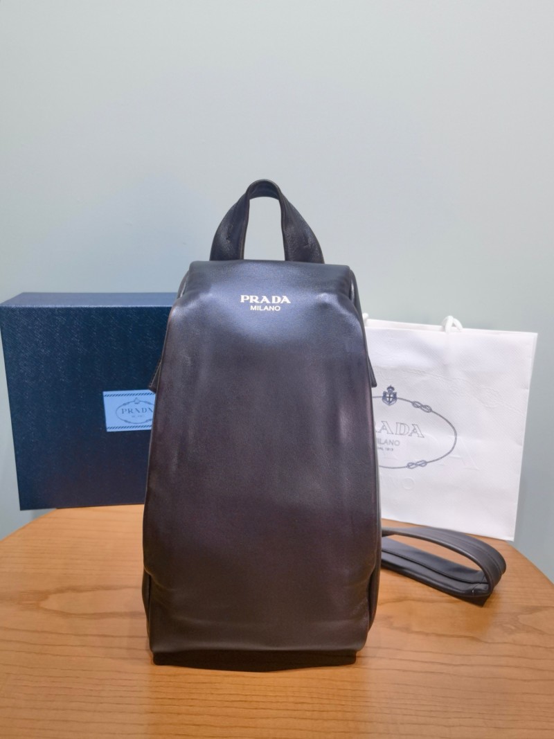 Рюкзак из натуральной кожи Prada тёмно-коричневого цвета