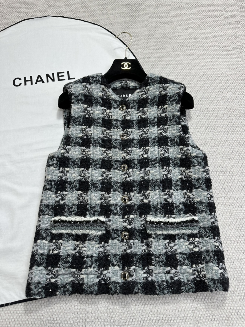 Женский жилет в клетку с металлическими пуговицами Chanel