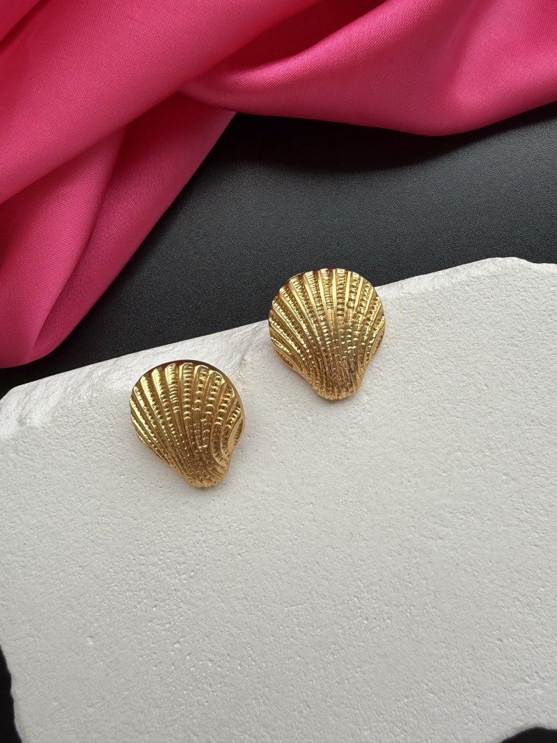 Серьги в форме раковины Schiaparelli