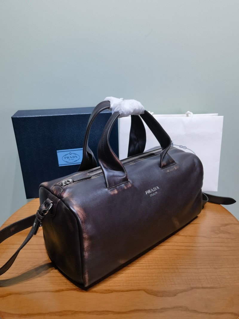 Сумка Prada из состаренной кожи