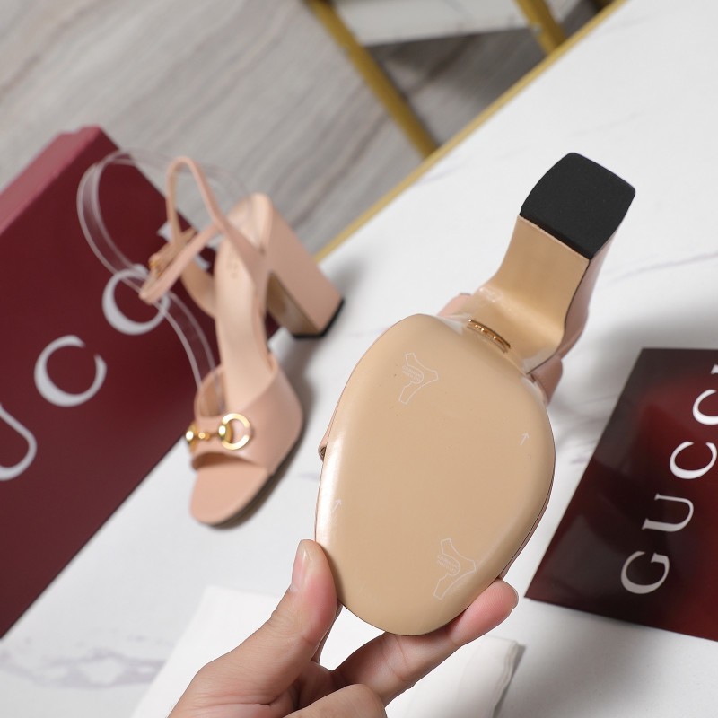 Женские босоножки на каблуке с декоративной пряжкой Gucci