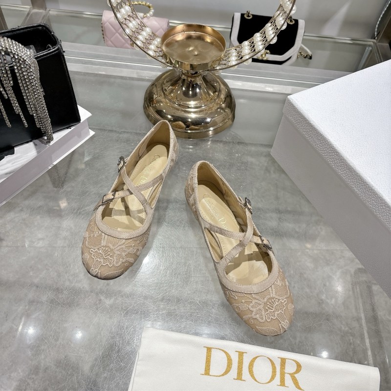 Плоские балетки с крестообразными ремешками и вышивкой Dior