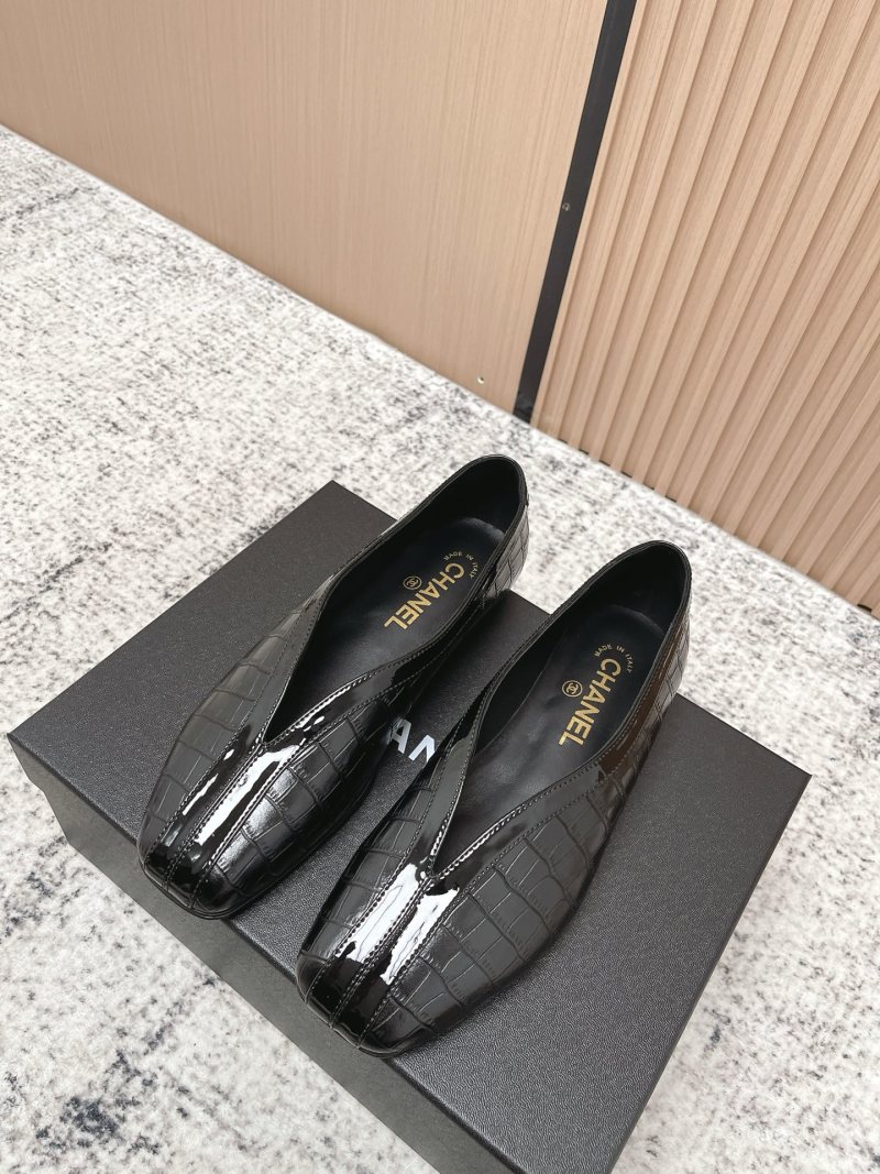 Черные лаковые балетки с квадратным носком Chanel