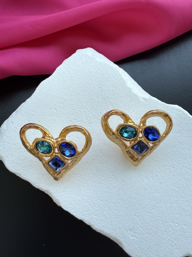 Серьги в форме сердца с камнями Schiaparelli