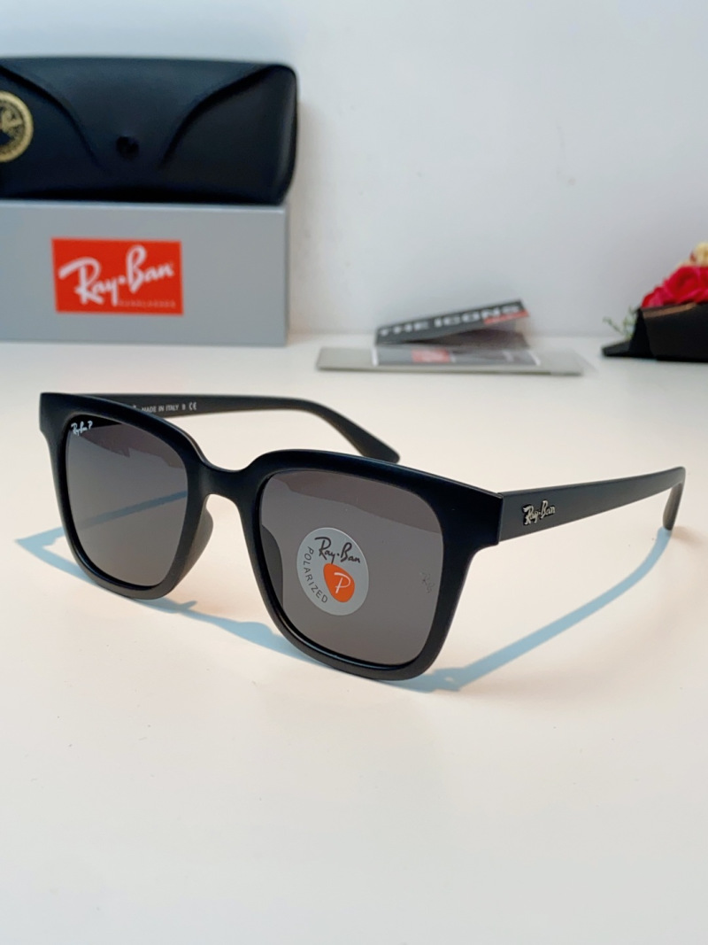 Солнцезащитные очки Ray-Ban RB4323 черные