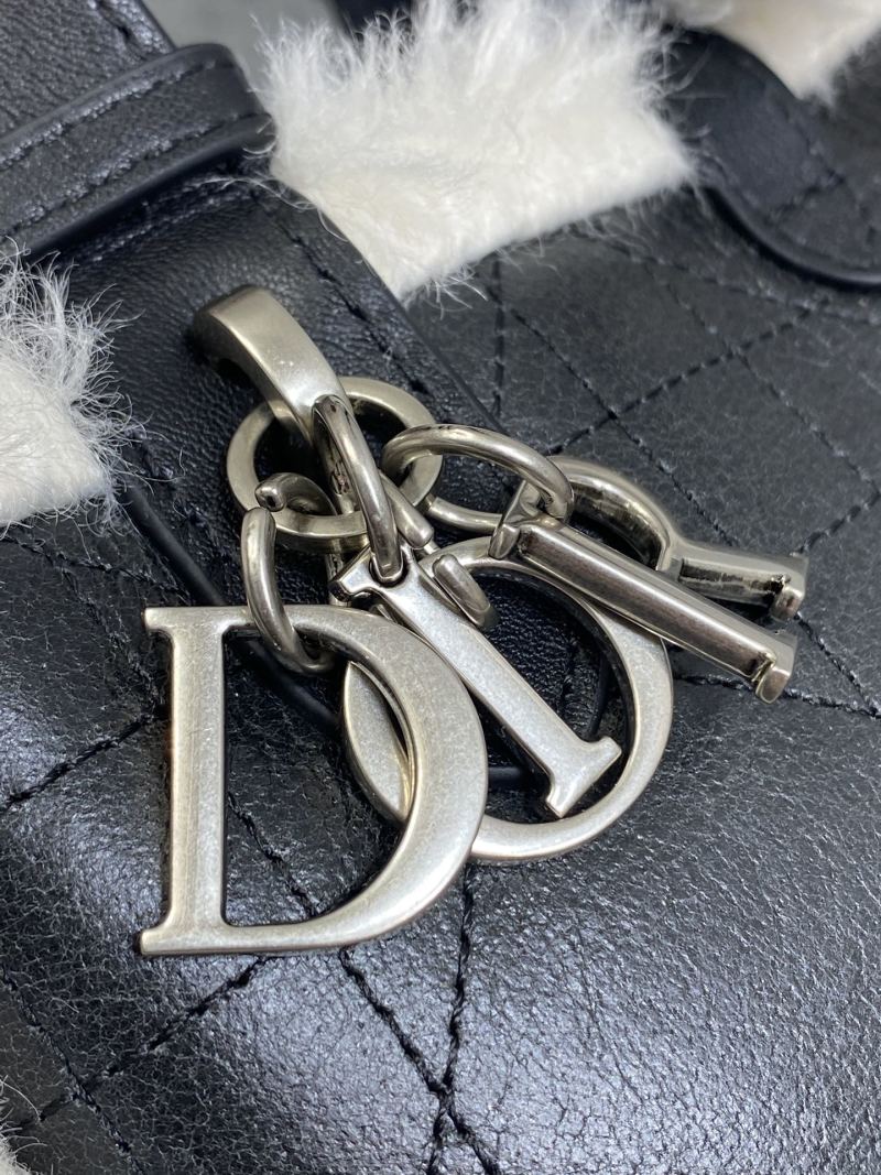 Сумка Dior с меховой отделкой чёрная