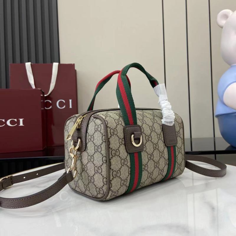 Сумка Gucci с монограммой и ремешком