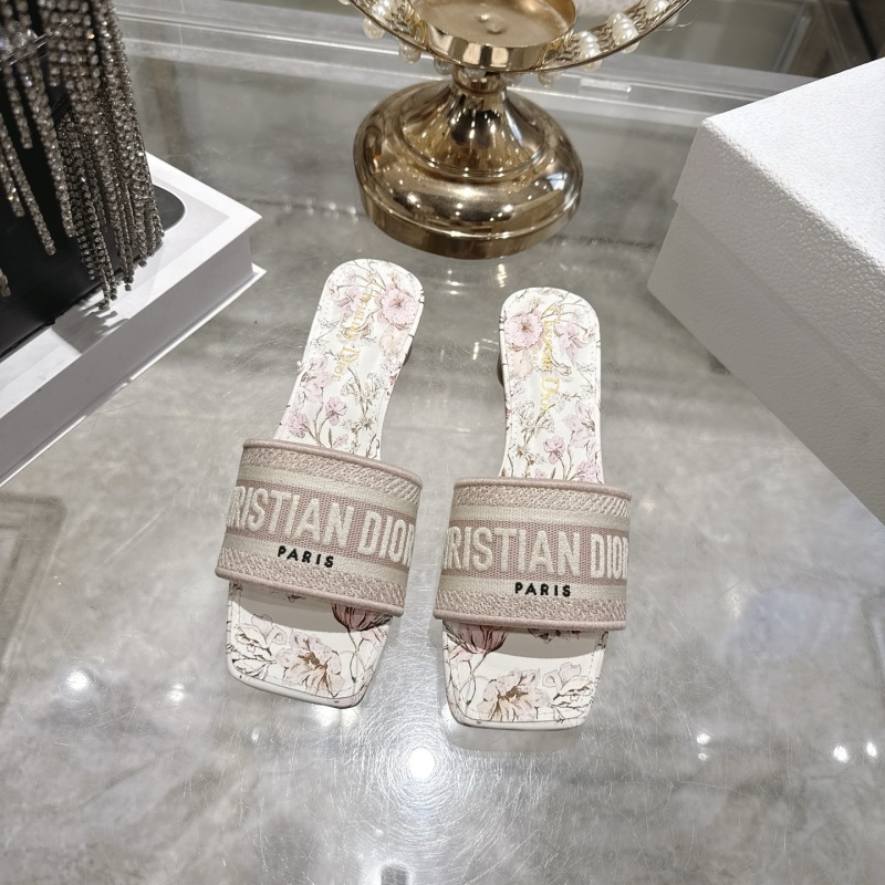 Женские сандалии с цветочным принтом и надписью Dior