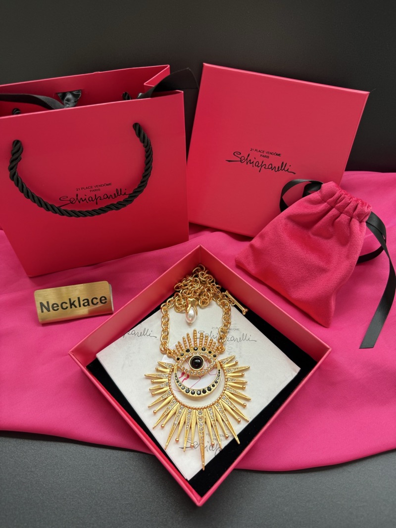 Наручное колье с глазом Schiaparelli