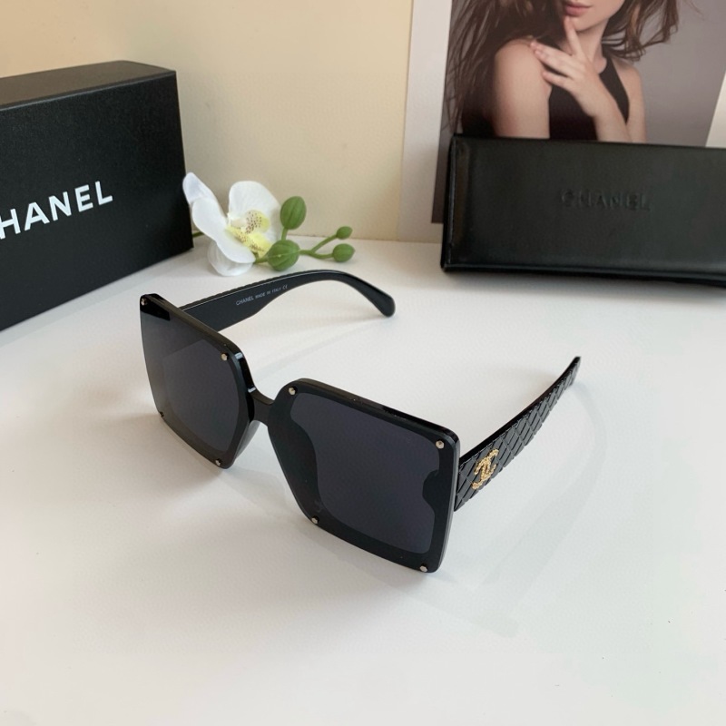 Солнечные очки Chanel