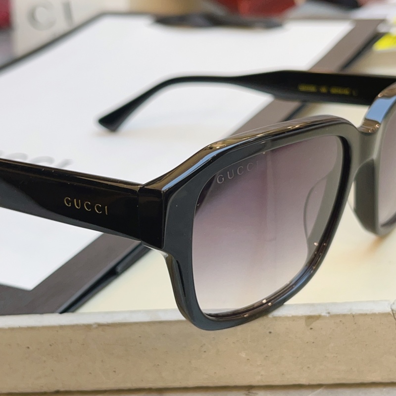 Солнцезащитные очки Gucci GG2120SA