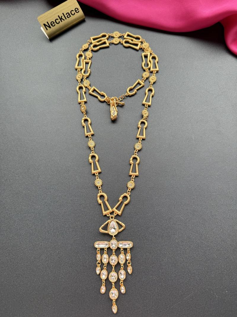 Золотистое колье с кристаллами Schiaparelli