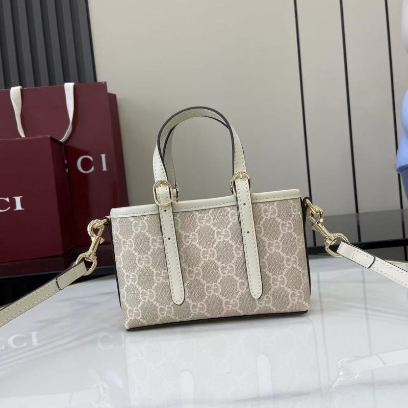 Сумка Gucci с монограммой и ремнем