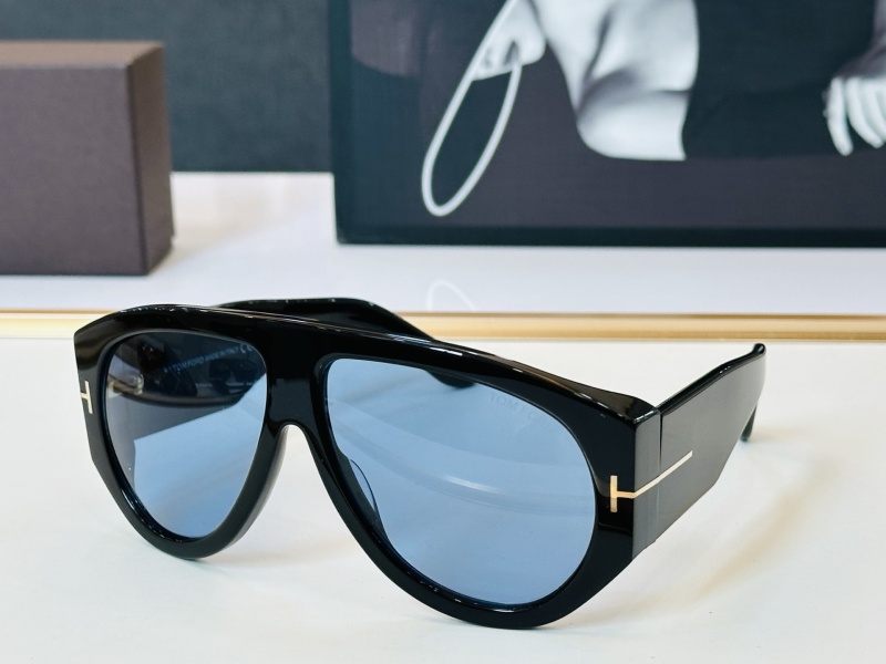 Черные солнцезащитные очки Tom Ford FT1044