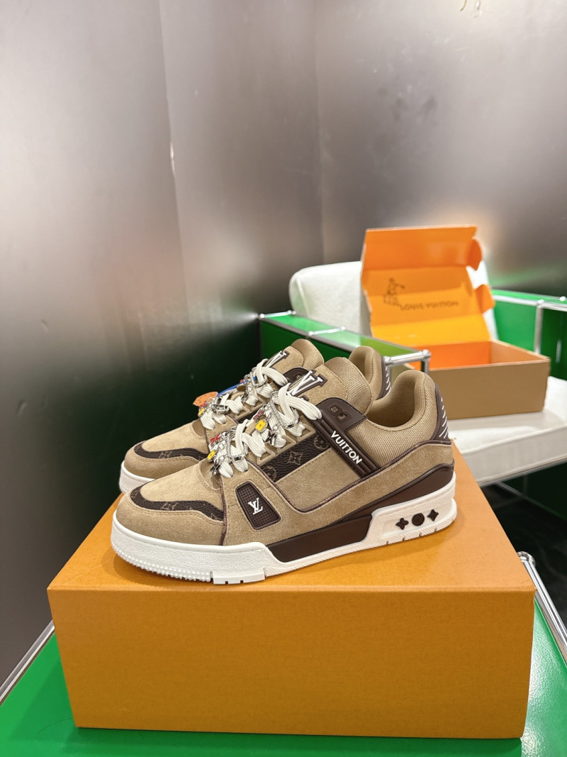 Кроссовки Louis Vuitton LV Trainer бежевые