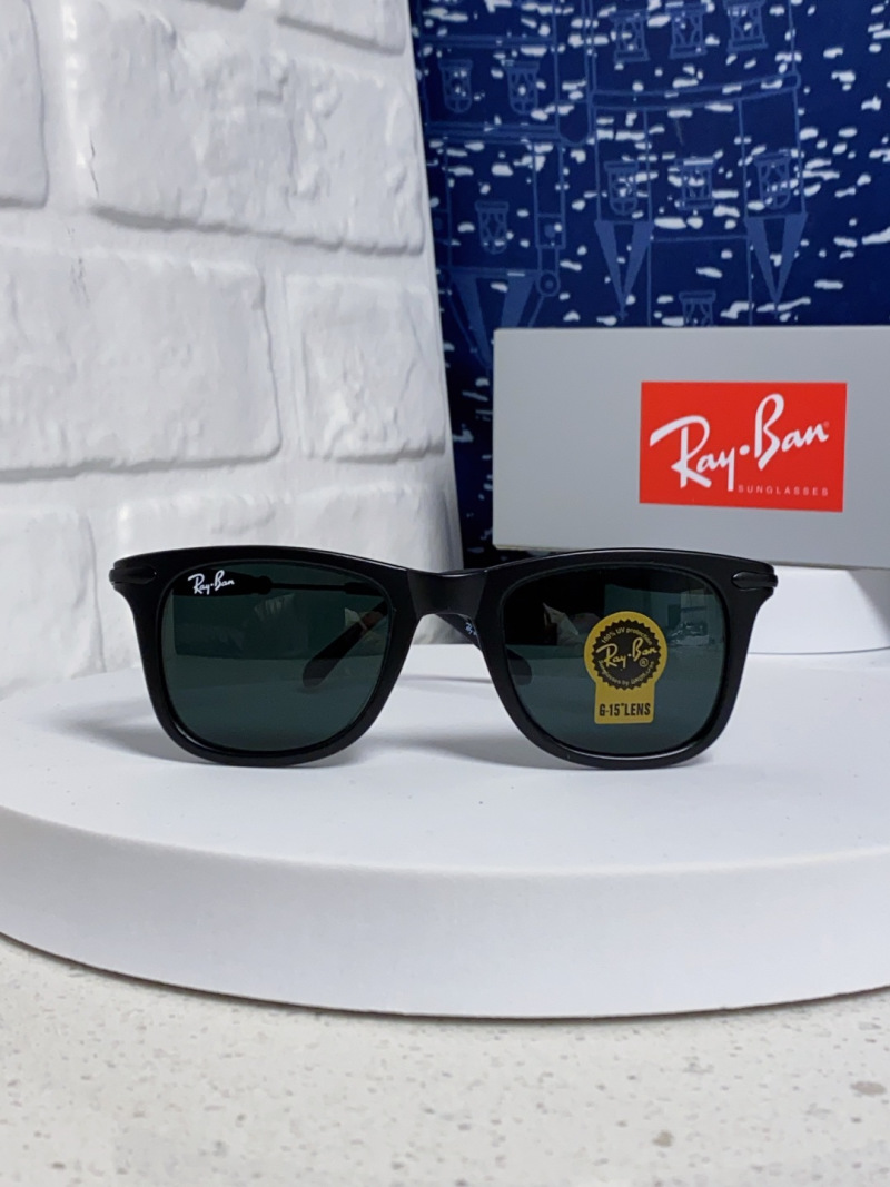 Солнечные очки Ray-Ban черные