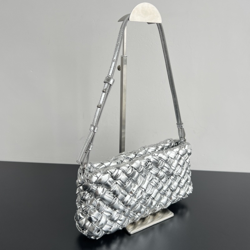 Плетеная сумка Bottega Veneta с длинной лямкой