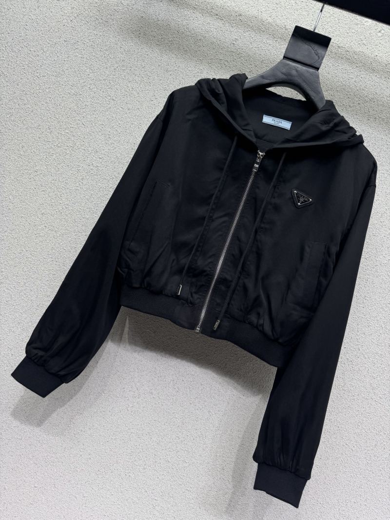 Чёрный бомбер с капюшоном Prada