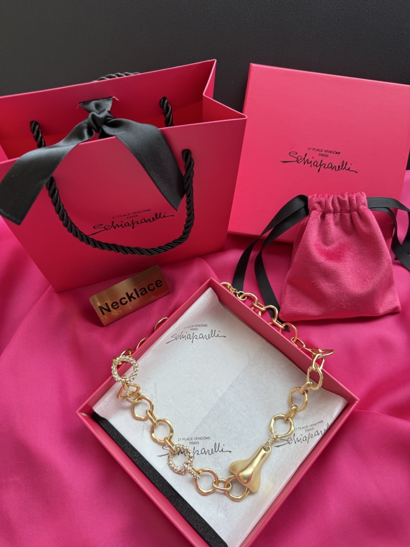 Золотистое колье с цепочкой и декоративными элементами Schiaparelli