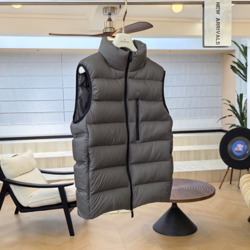 Жилет Moncler