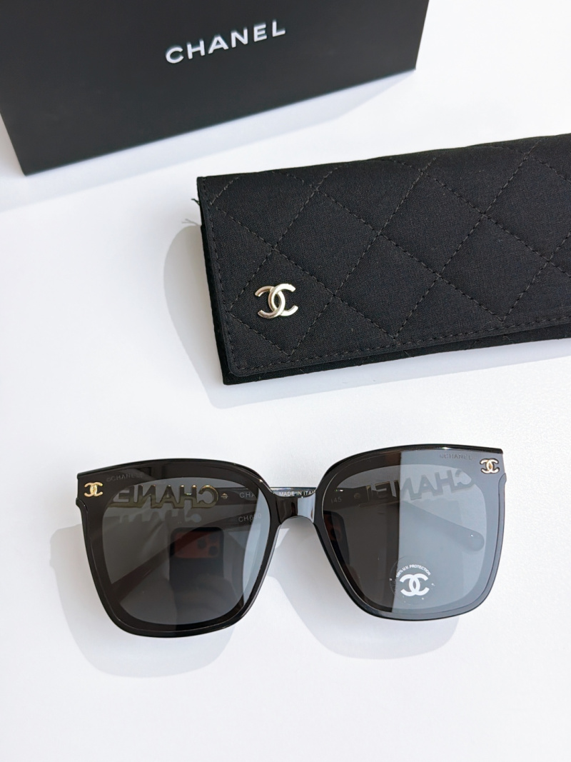 Солнцезащитные очки Chanel модель 6806