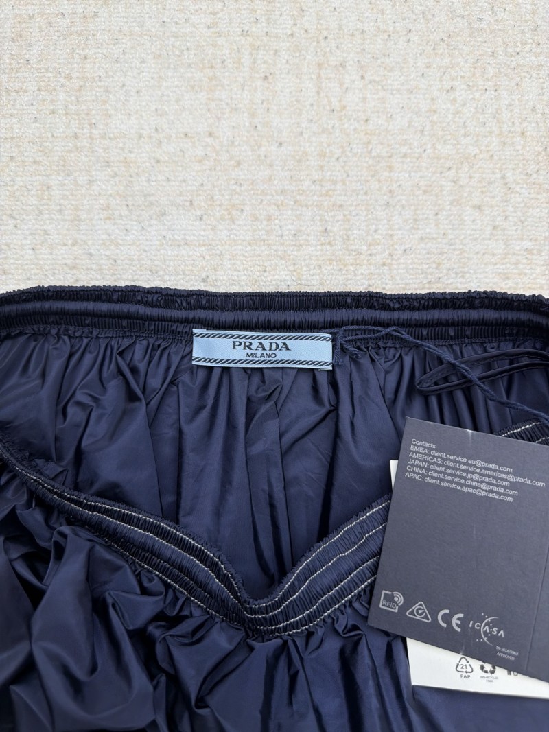 Женская юбка Prada Re-Nylon синего цвета