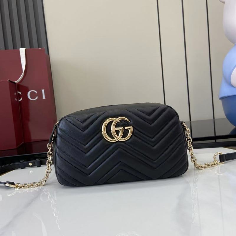 Черная сумка-кроссбоди Gucci с золотой фурнитурой