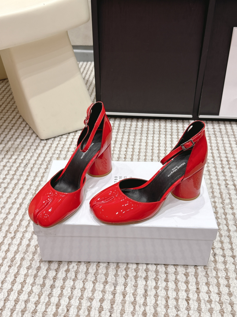 Женские красные лаковые туфли Tabi с ремешком на щиколотке Maison Margiela