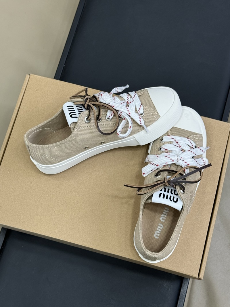 Слипоны Miu ss25 бежевые Miu Miu