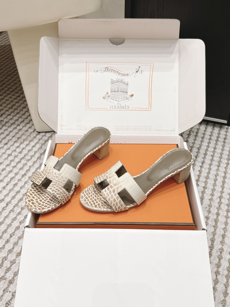 Женские шлепки в стиле Hermes с эффектом кожи рептилии Hermès