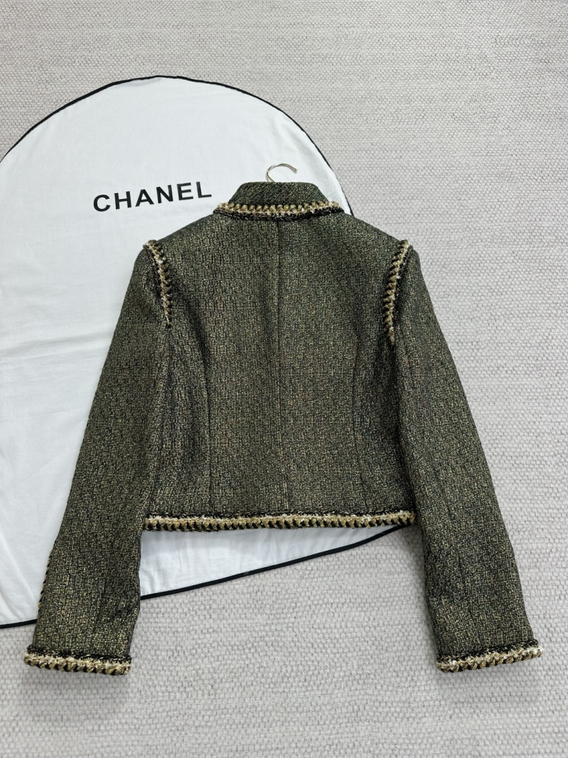 Жакет из твида с золотой отделкой Chanel