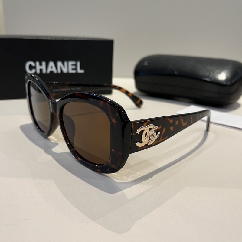 Солнцезащитные очки Chanel
