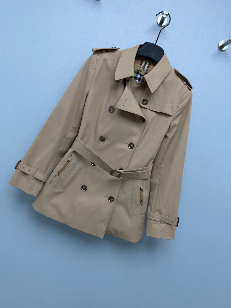 Коричневое пальто Burberry с поясом