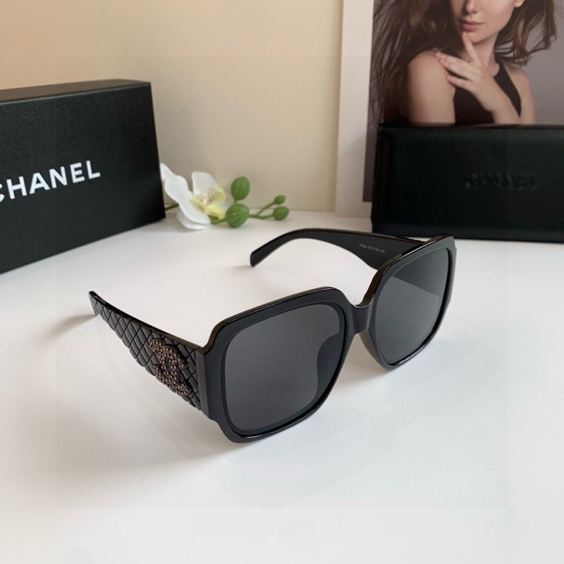 Солнцезащитные очки Chanel черные квадратные