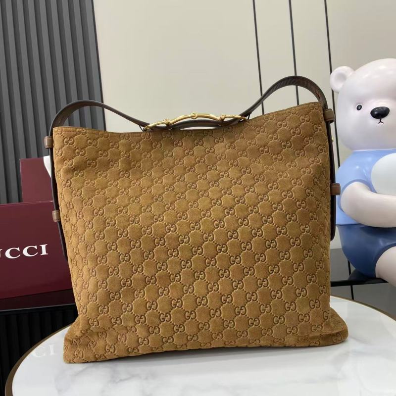 Сумка Gucci из замши с принтом GG