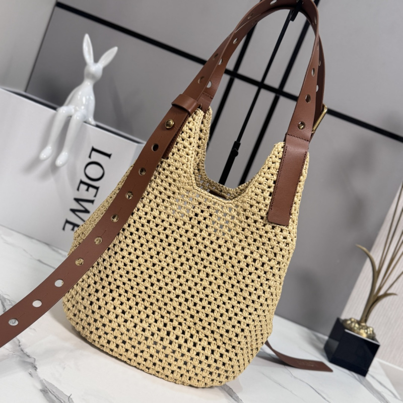 Сумка Loewe из ротанга с кожаной ручкой