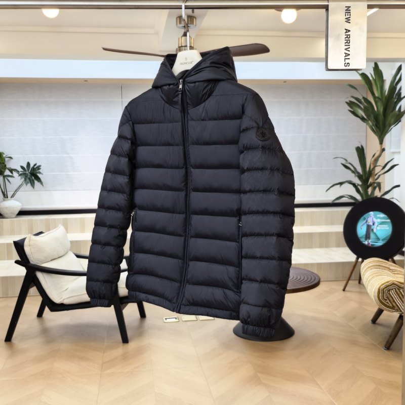Пуховик Moncler