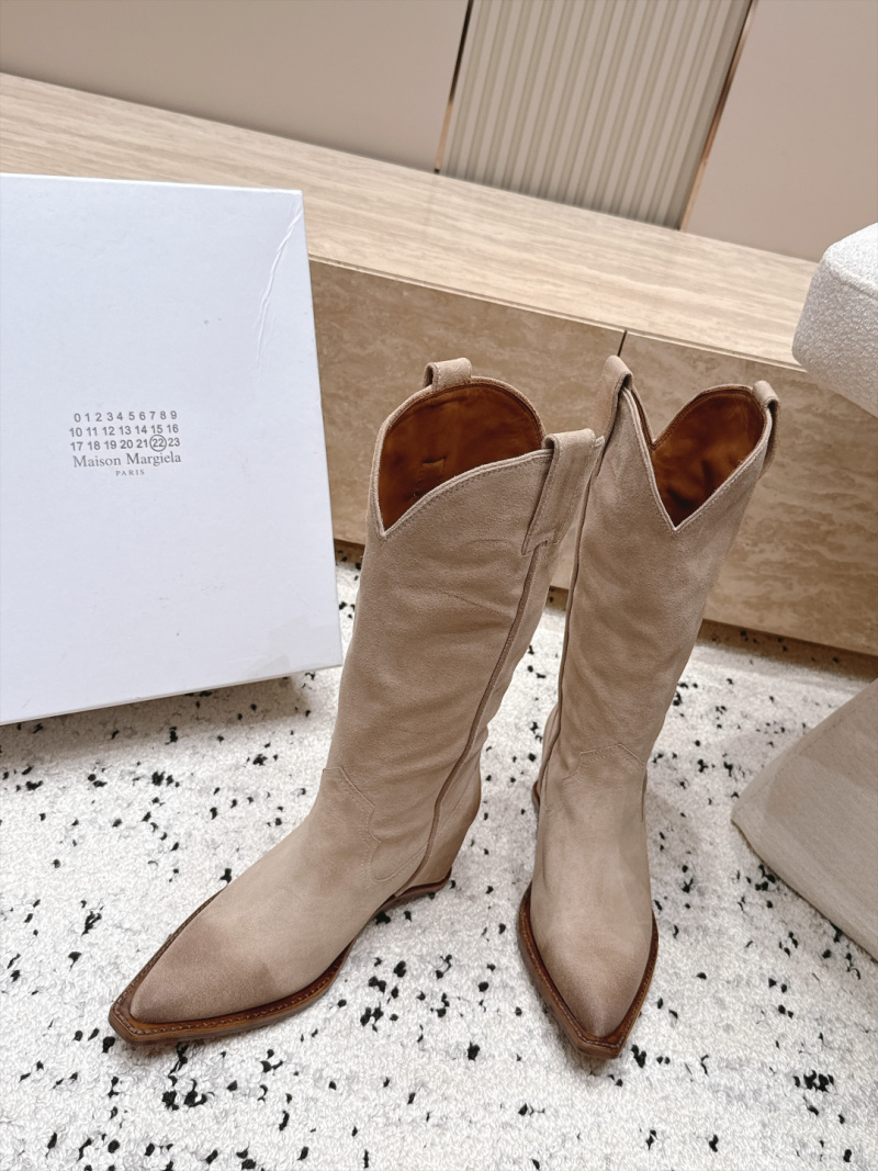 Женские сапоги Maison Margiela с острым носком и танкеткой бежевого цвета