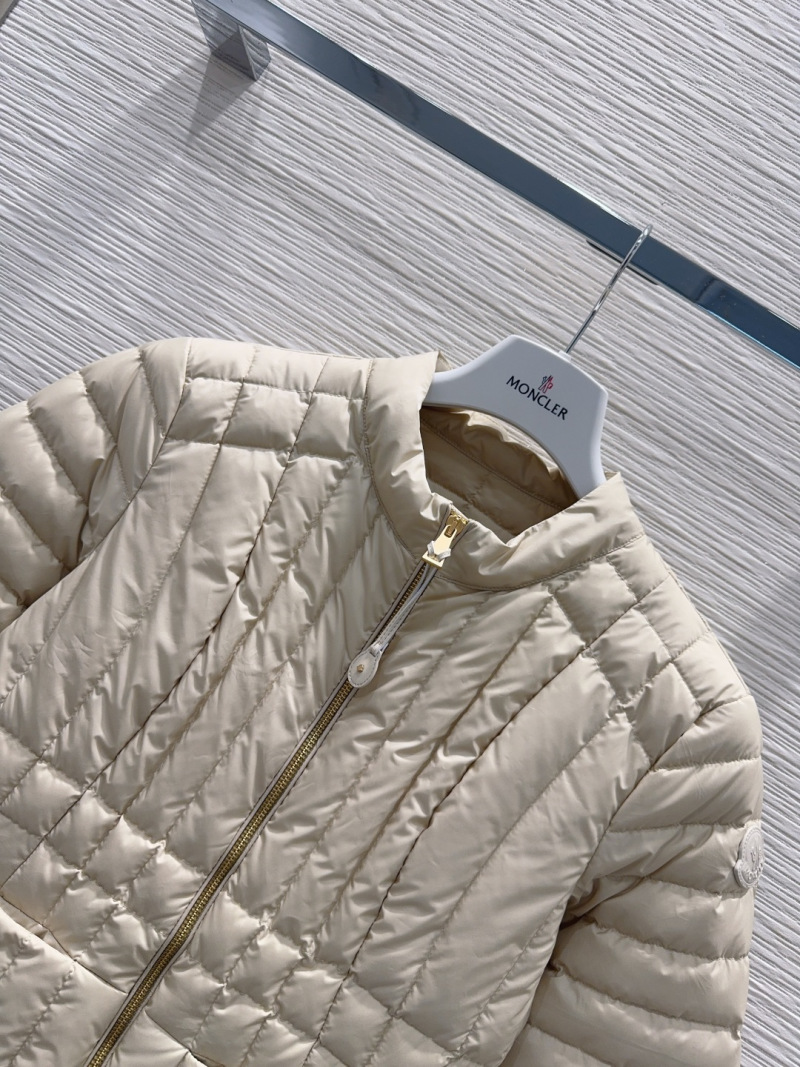 Пуховик Moncler