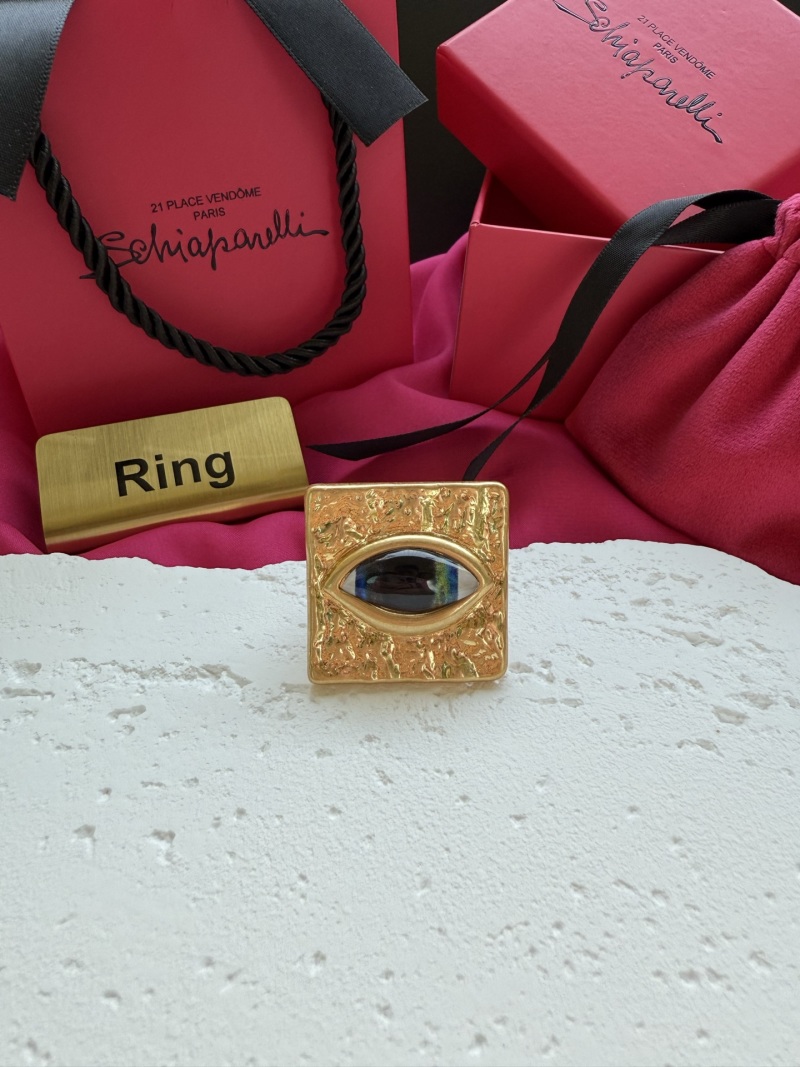 Золотистое кольцо с глазом Schiaparelli