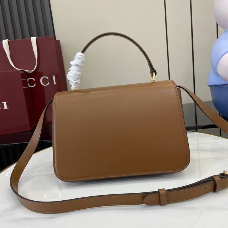 Сумка Gucci с золотой фурнитурой