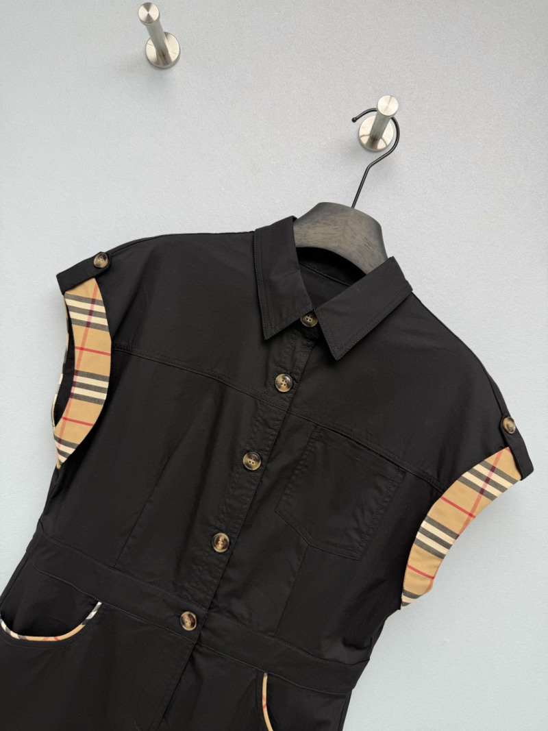 Чёрное платье Burberry с короткими рукавами и монограммой