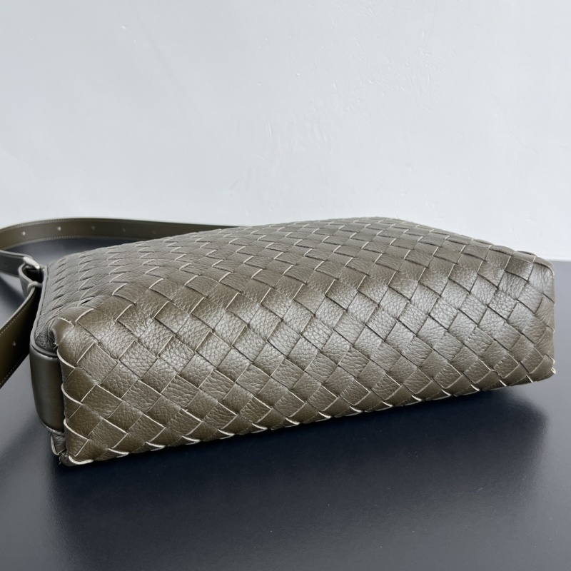Сумка Bottega Veneta Traveller Hobo из плетеной кожи